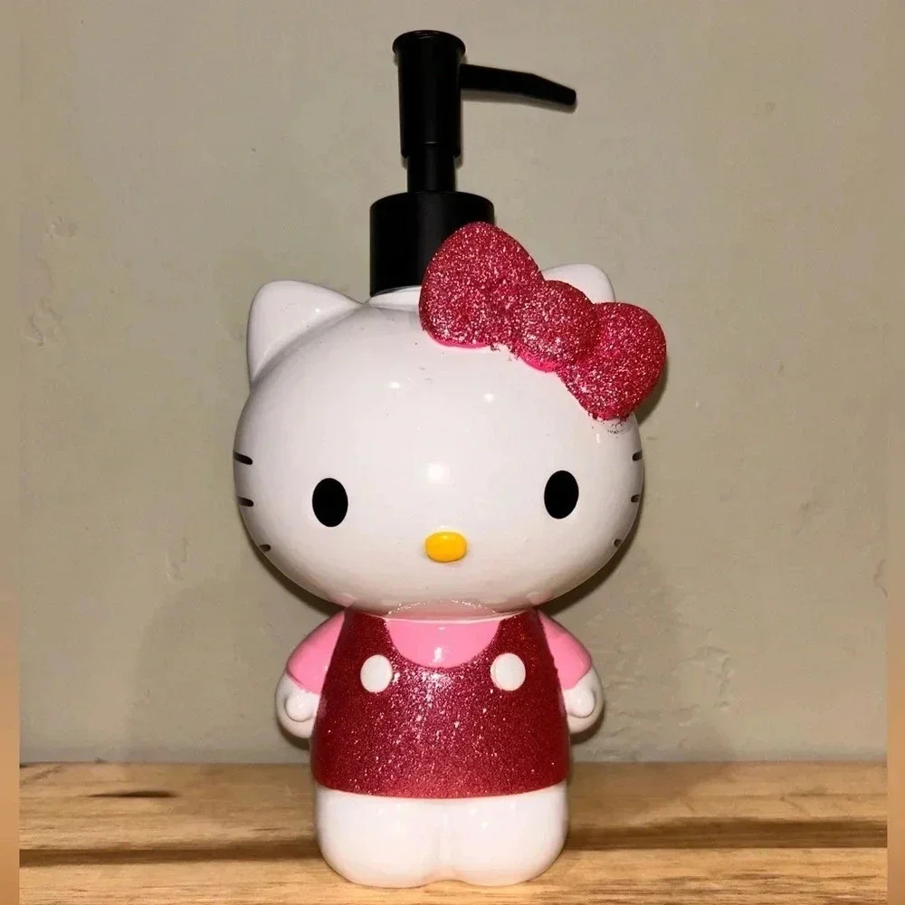 HELLO KITTY SOAP DISPENSER MADE BY SANRIO. BRAND NEW WITH TAGS.